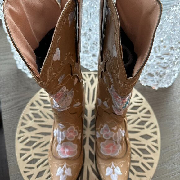 Exotic Floral Embroidered Beige Western Cowboy Boots - Size 6.6/7 - Picture 4 of 11